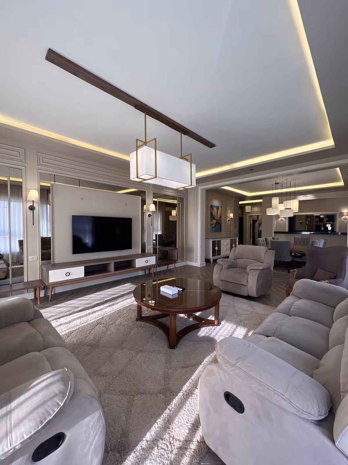 Apartment 8N